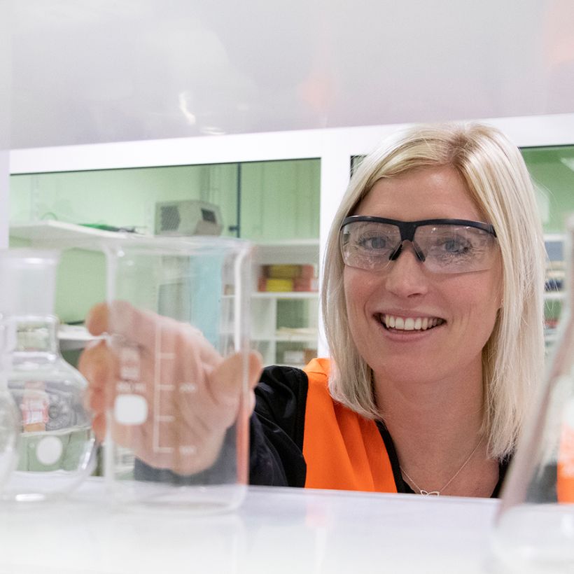 Hanna Larsson in the laboratory